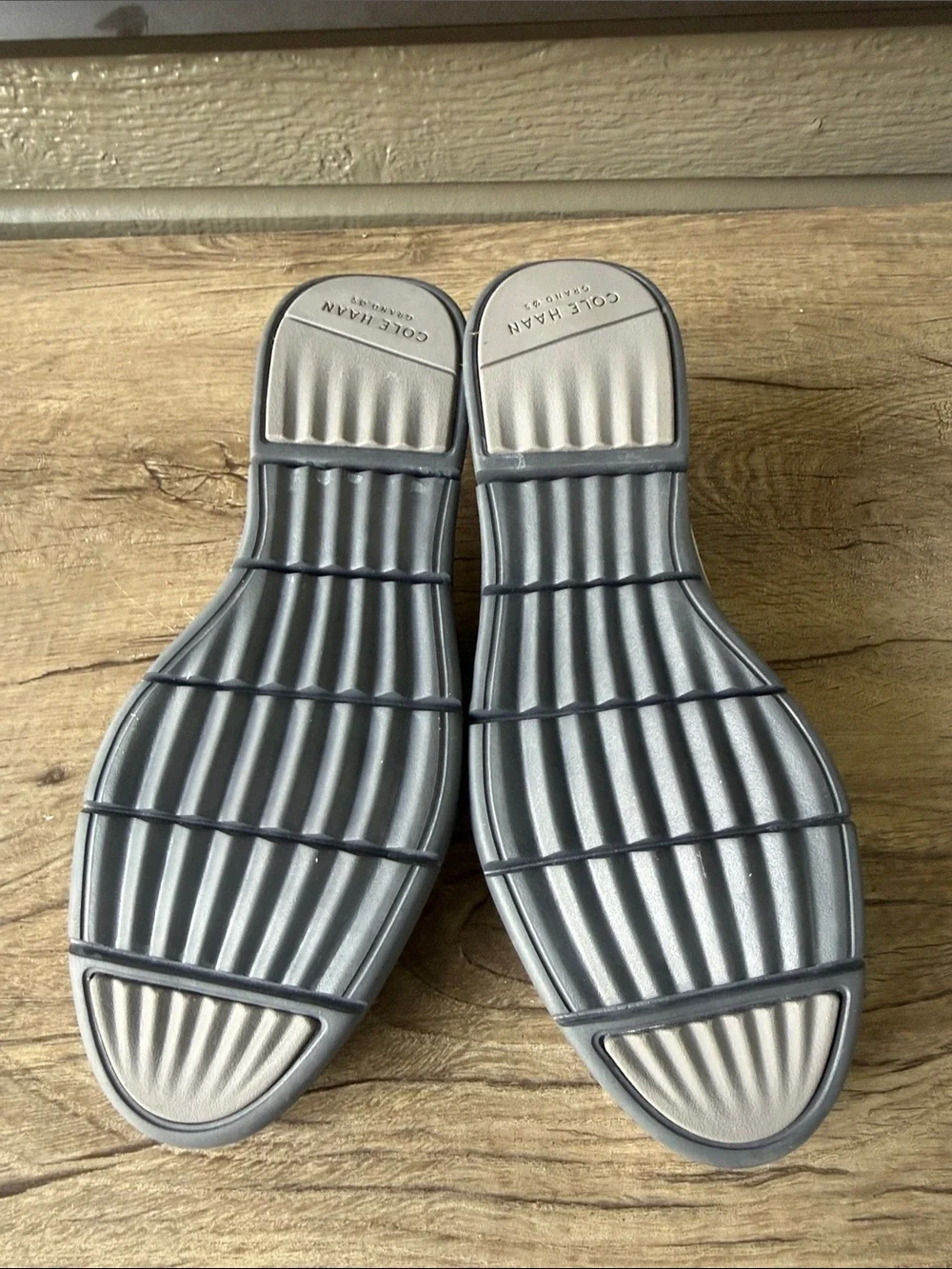 Grand . OS Women’s Slip-On Casual Shoes in Light Gray size 9 B